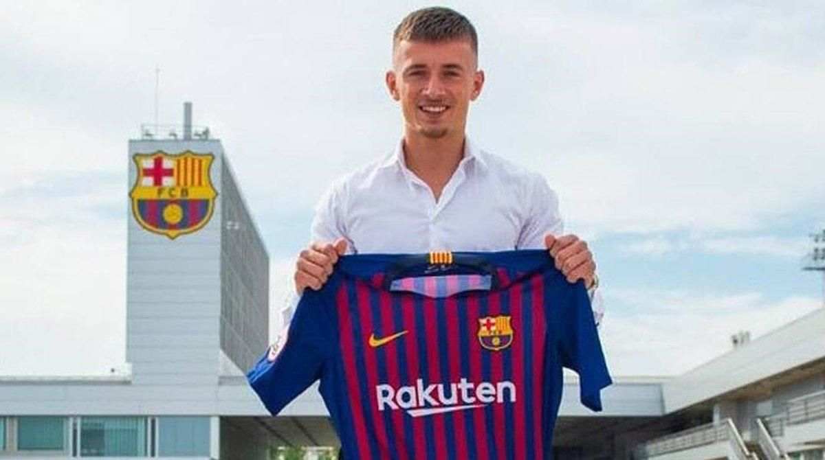 Mike van Beijnen posa con la camiseta del Barça tras firmar su contrato el pasado 21 de junio. Mike van Beijnen posa con la camiseta del Barça tras firmar su contrato el pasado 21 de junio.