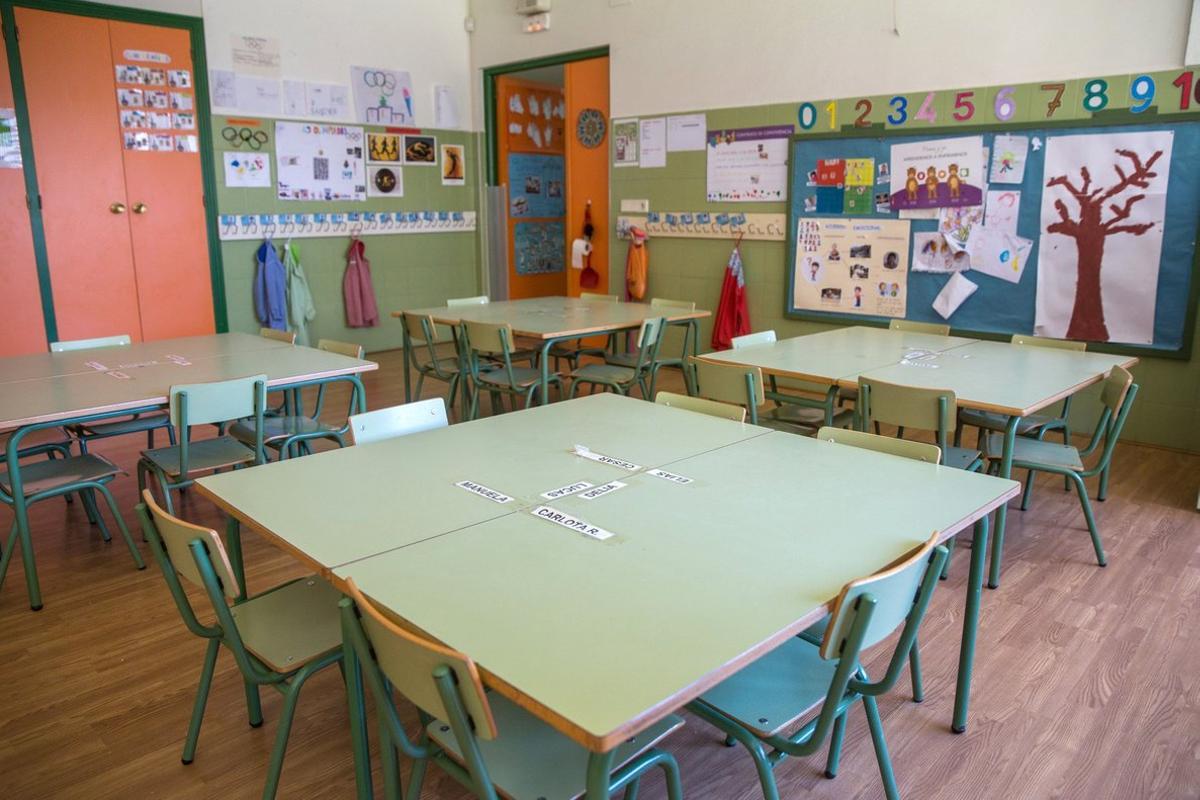 Un aula vacía en el colegio público Las Gaunas en Logroño