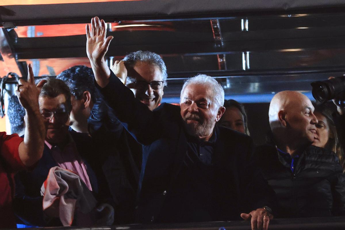 Lula derrota Bolsonaro però no pot evitar la segona volta