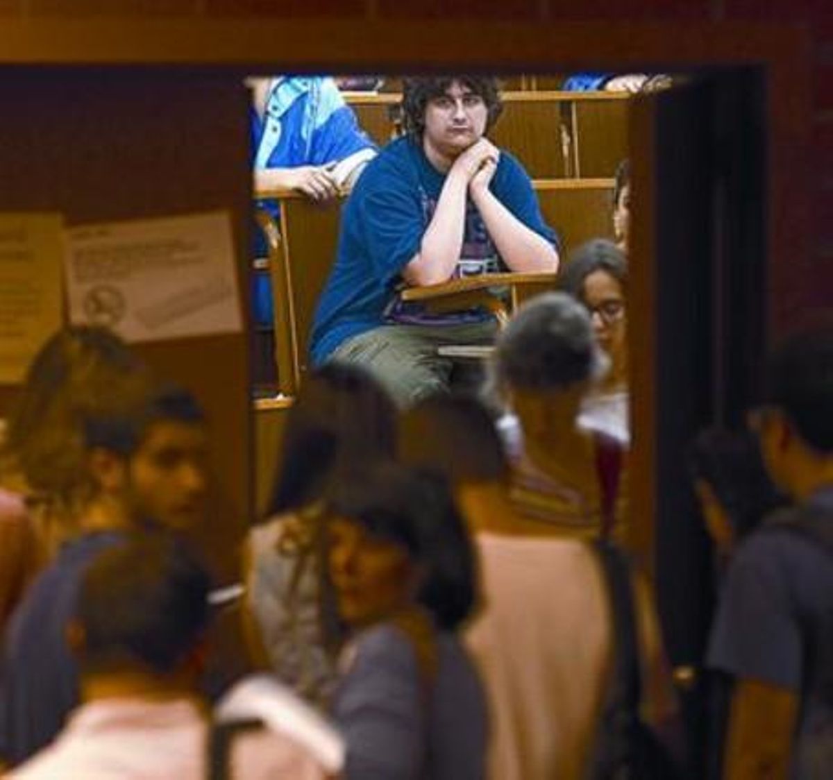 Estudiantes a la entrada de un examen de selectividad, el 11 de junio. Estudiantes a la entrada de un examen de selectividad, el 11 de junio.