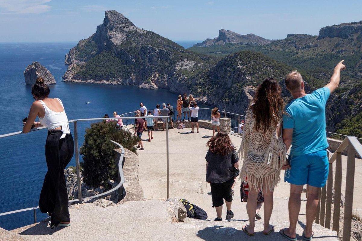 El mirador de Es Colomer en Formentor, una de las zonas turísticas más visitadas tradicionalmente y con acceso controlado en años anteriores, este año recibe menos turistas El mirador de Es Colomer en Formentor, una de las zonas turísticas más visitadas tradicionalmente y con acceso controlado en años anteriores, este año recibe menos turistas