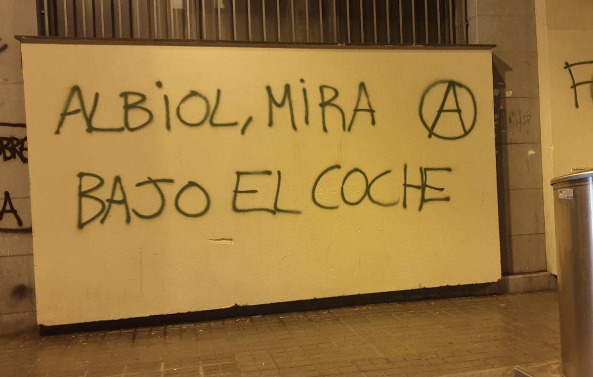 Pintada callejera en Badalona denunciada por Albiol. Pintada callejera en Badalona denunciada por Albiol.