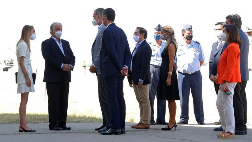 El Rey visita con Sánchez el 'hub' de acogida de afganos en Torrejón - Vimarsana News