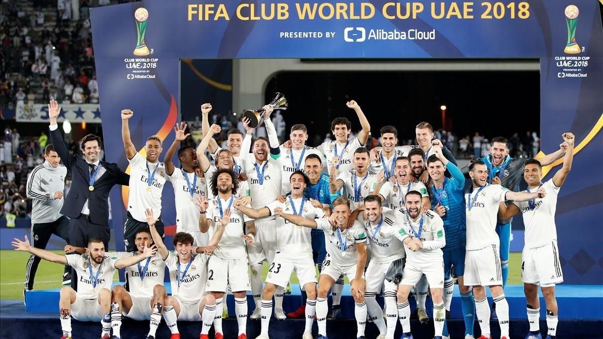 El Real Madrid celebra el triunfo en Abu Dabi en el Mundial de Clubs. El Real Madrid celebra el triunfo en Abu Dabi en el Mundial de Clubs.