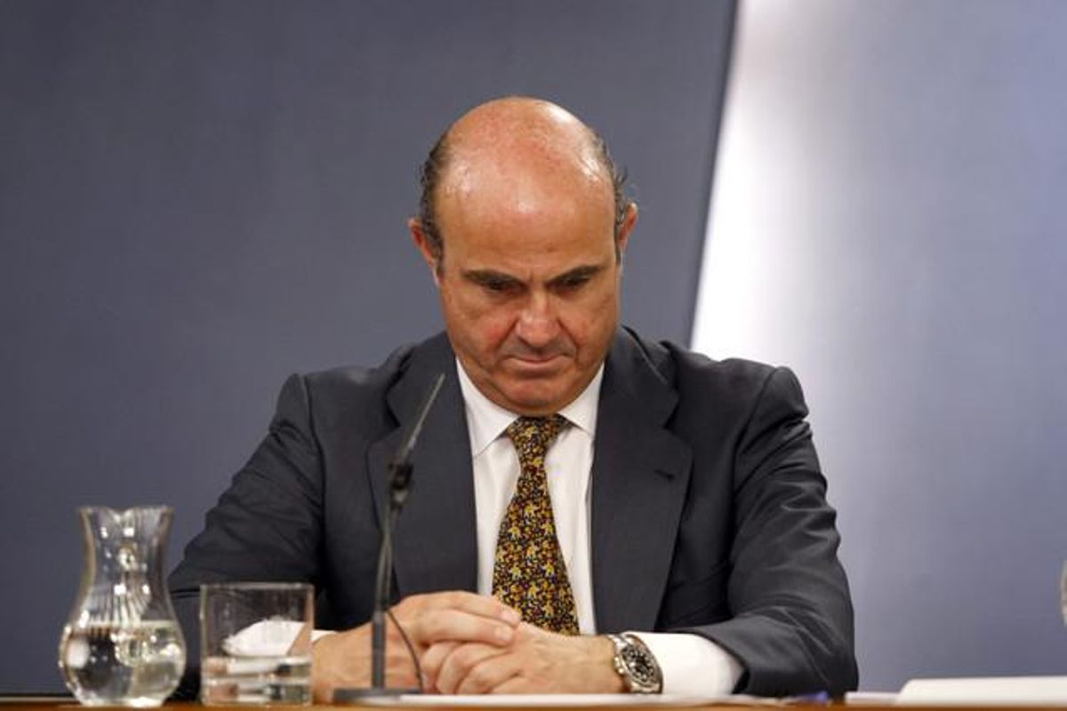 El ministro de Economía, Luis de Guindos, el viernes, durante la rueda de prensa posterior al Consejo de Ministros. El ministro de Economía, Luis de Guindos, el viernes, durante la rueda de prensa posterior al Consejo de Ministros.