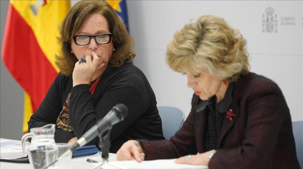 La ministra de Sanidad, María Luisa Carcedo, y la delegada del Gobierno para el Plan Nacional sobre drogas, Azucena Martí, en la presentación de la encuesta EDADES 2017-2018. La ministra de Sanidad, María Luisa Carcedo, y la delegada del Gobierno para el Plan Nacional sobre drogas, Azucena Martí, en la presentación de la encuesta EDADES 2017-2018.