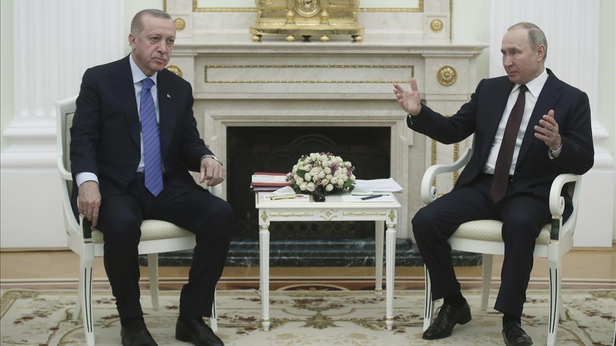 El presidente turco, Recep Tayyip Erdogan, y el ruso, Vladímir Putin, este jueves durante su encuentro en Moscú.