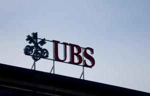 La larga rivalidad de UBS y Credit Suisse: siglo y medio de historia toca a su fin