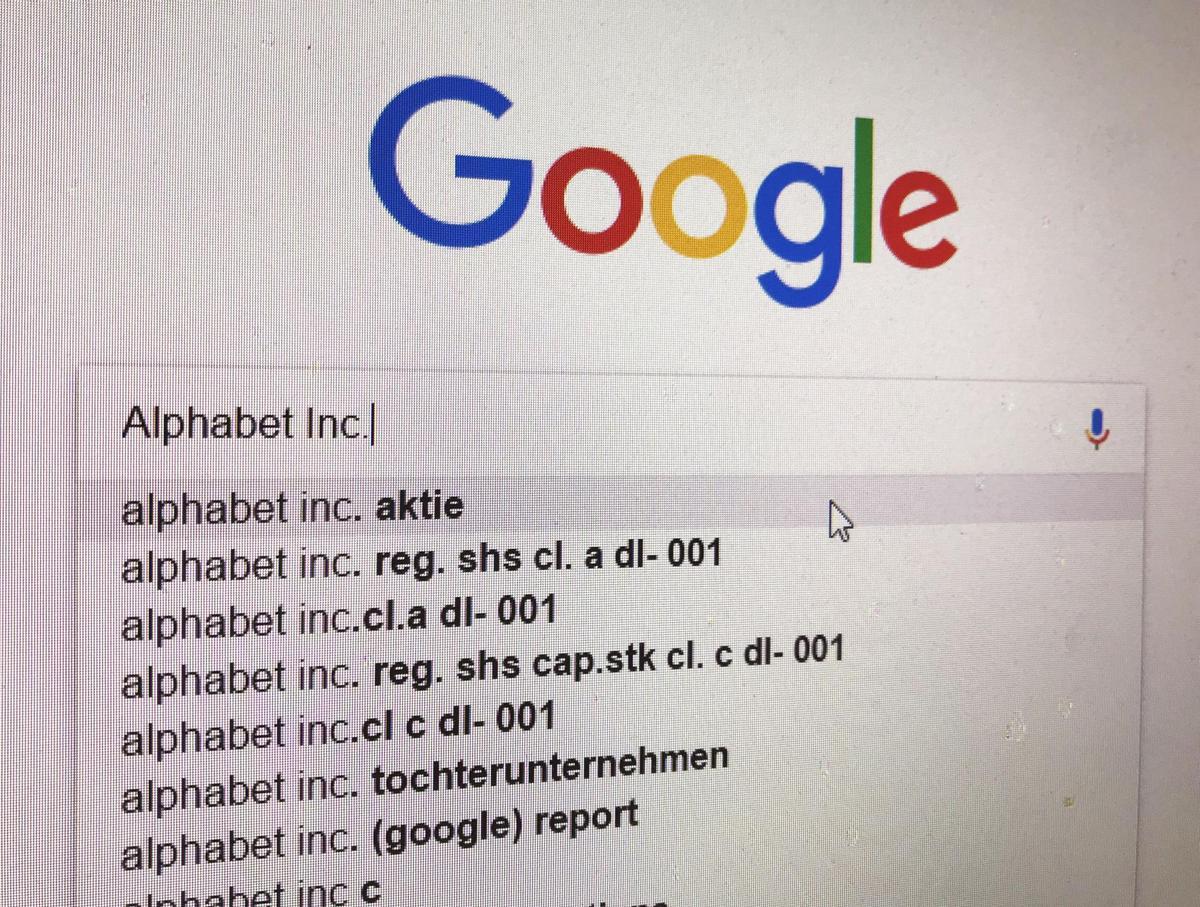 Vista de una búsqueda de Alphabet en el buscador de Google, en una fotografía de archivo. EFE/Mauritz Antin