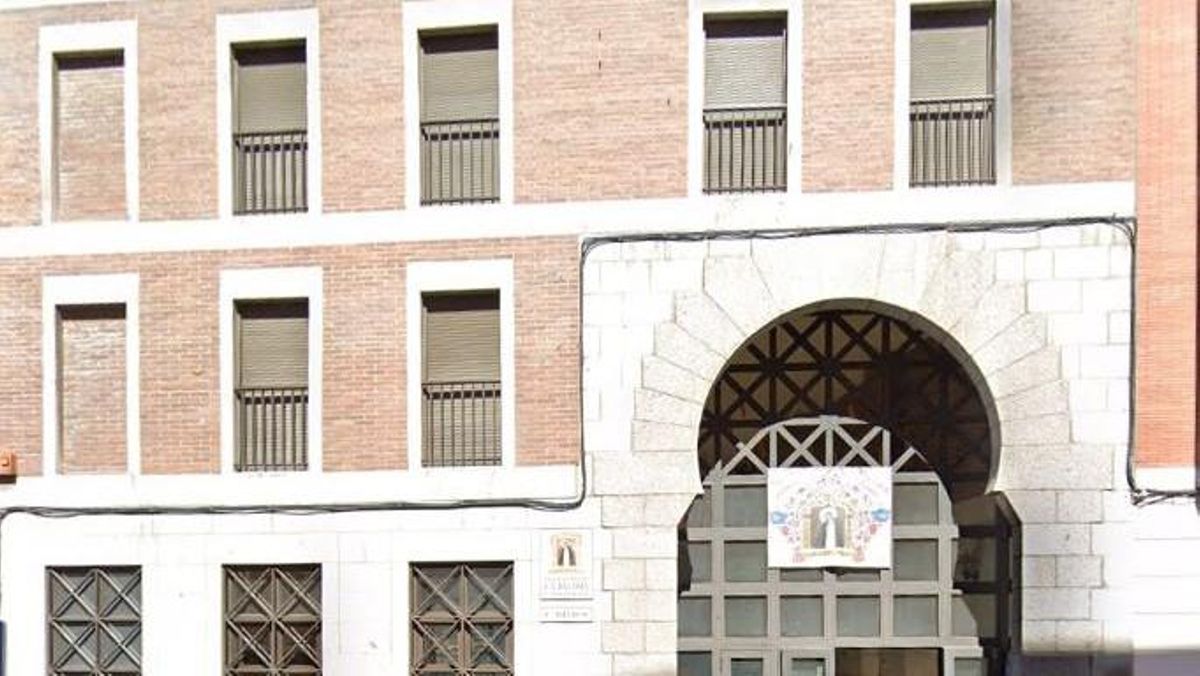 Así es el edificio parroquial que ha sufrido la explosión: la vivienda de los curas Así es el edificio parroquial que ha sufrido la explosión: la vivienda de los curas