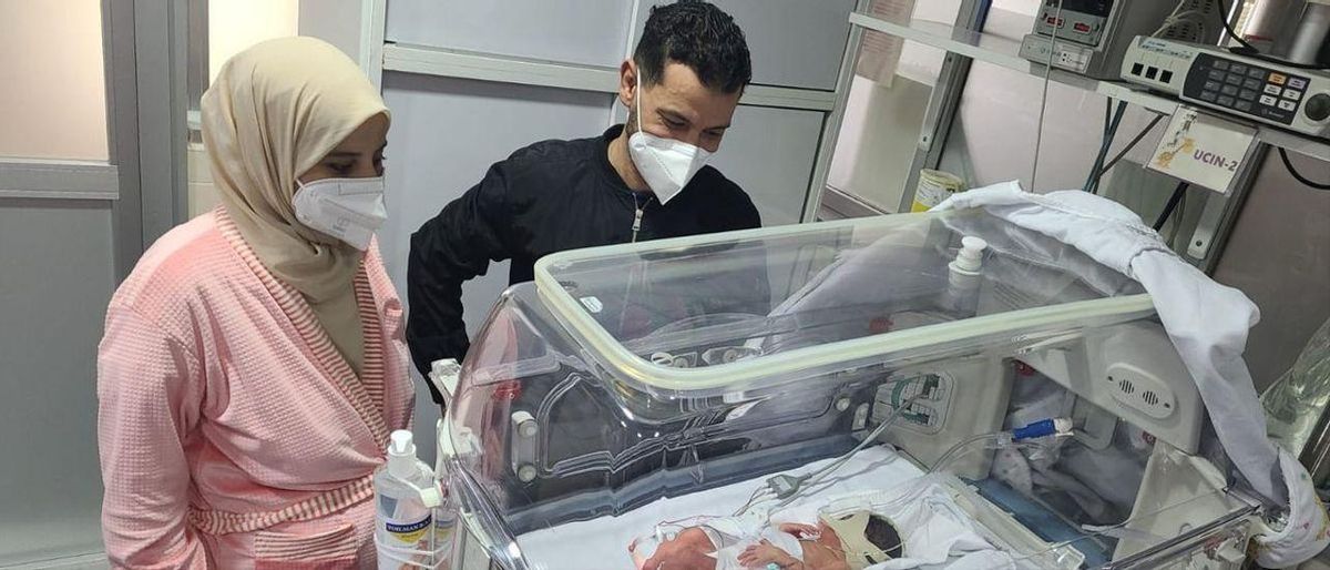 Una mujer da a luz a cuatrillizos en Elche tras contagiarse de covid dos veces en el embarazo Una mujer da a luz a cuatrillizos en Elche tras contagiarse de covid dos veces en el embarazo