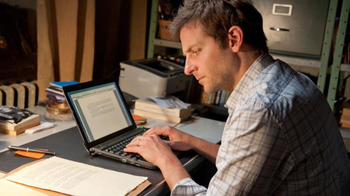 Bradley Cooper en una escena de ’El ladrón de palabras’. Bradley Cooper en una escena de ’El ladrón de palabras’.