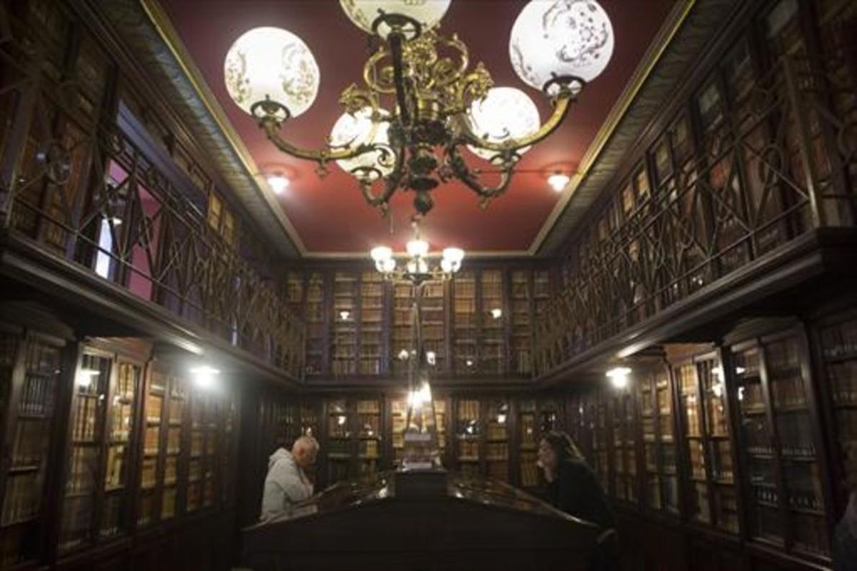 Impresionante sala de lectura de la Biblioteca Arús, construida en 1895. Impresionante sala de lectura de la Biblioteca Arús, construida en 1895.