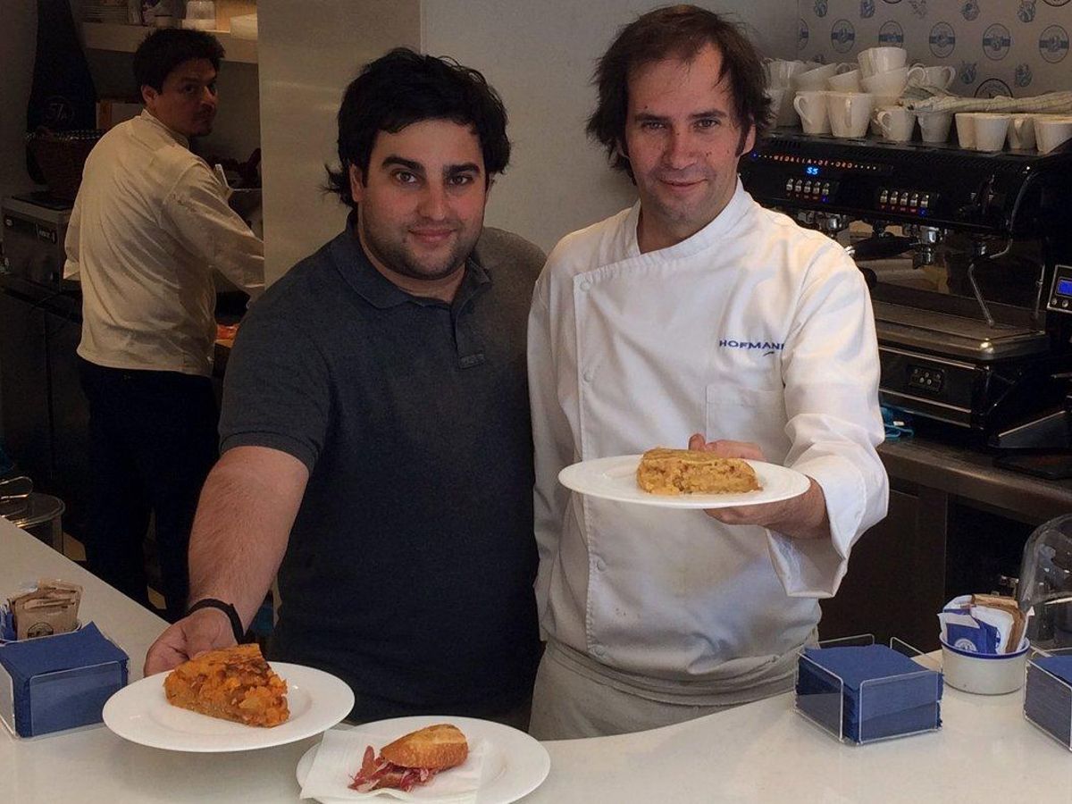 Miguel Puchol, propietario de Mantequerías Pirenaicas, y el chef Alberto Soriano. Miguel Puchol, propietario de Mantequerías Pirenaicas, y el chef Alberto Soriano.