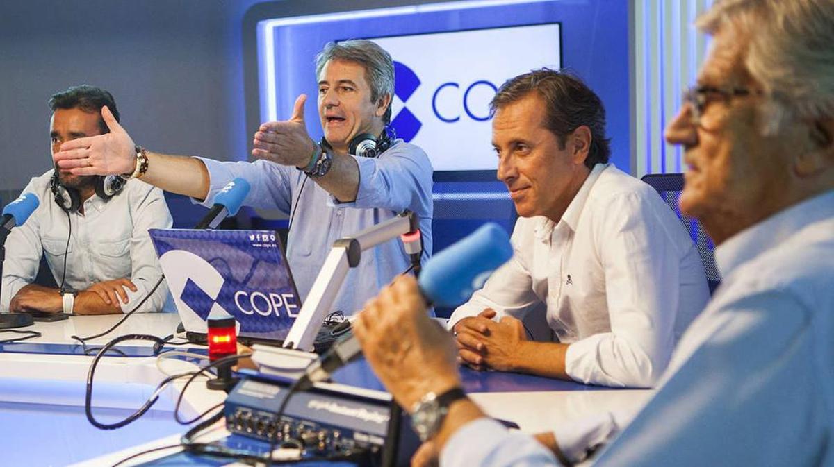 Manolo Lama y Paco González durante el programa de radio ’Tiempo de Juego’