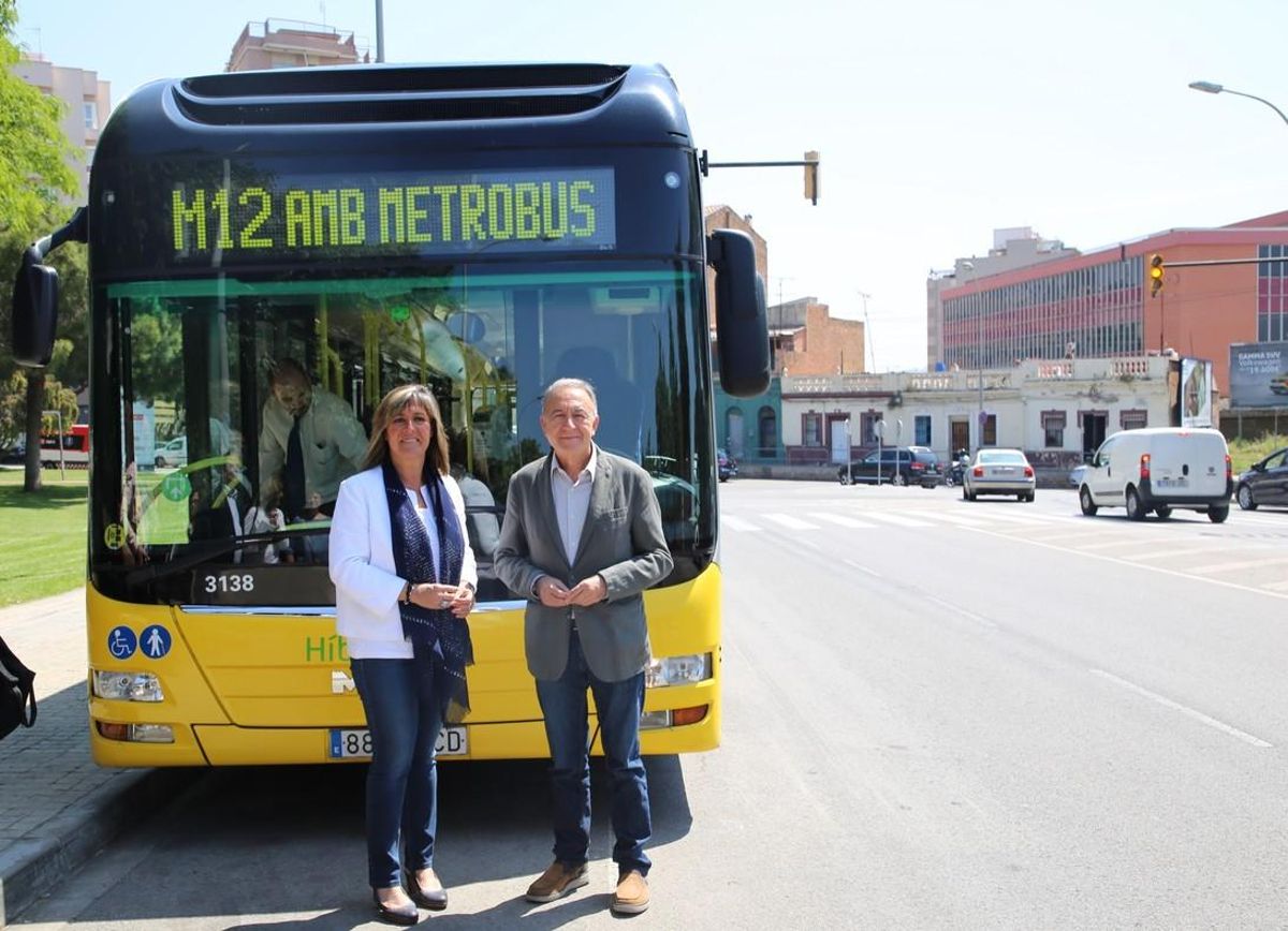 Antoni Poveda (AMB) y Núria Marín, alcaldesa de L’Hospitalet, durante la inauguración de la línea M12 Antoni Poveda (AMB) y Núria Marín, alcaldesa de L’Hospitalet, durante la inauguración de la línea M12