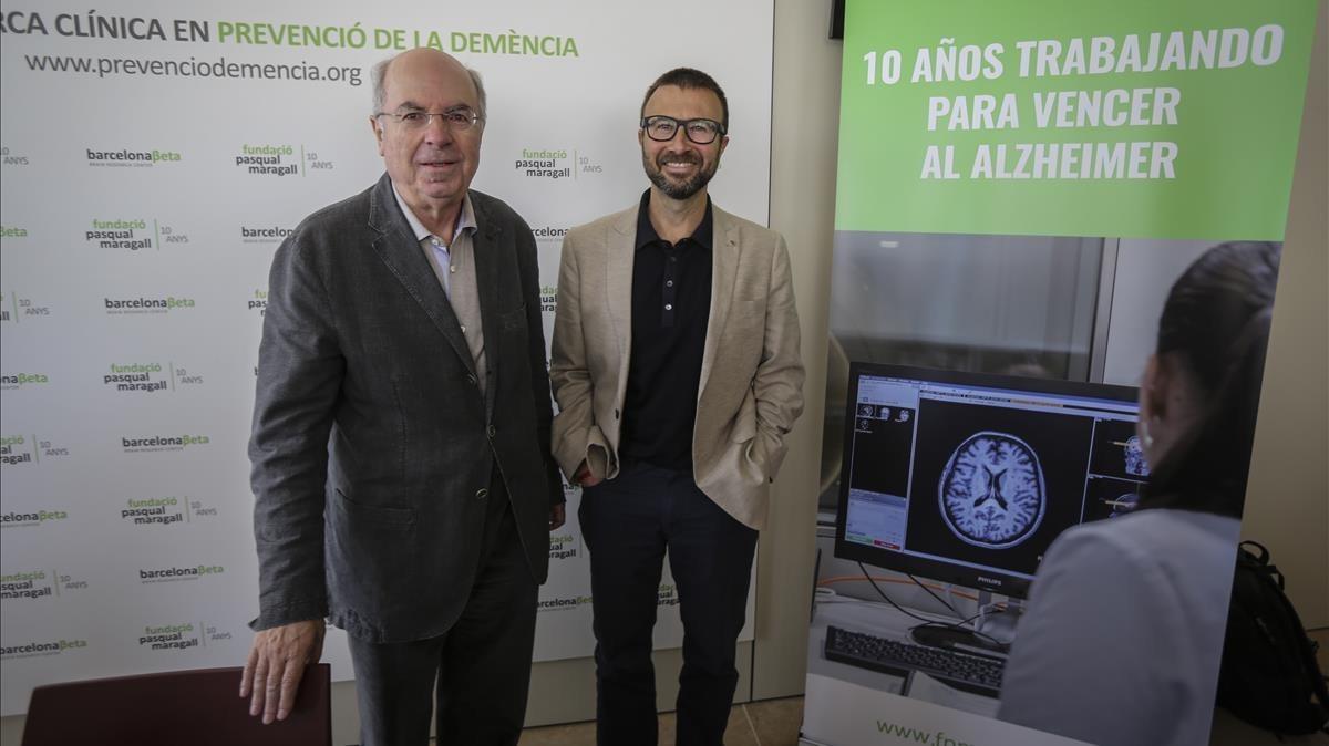 Los doctores Jordi Camí y José Luis Molinuevo, este miércoles en la Fundació Pasqual Maragall.