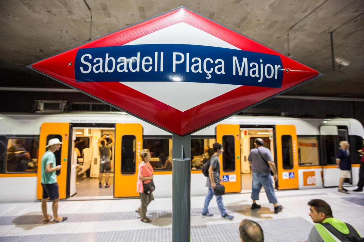 Una de las placas de la estación Sabadell Plaça Major de FGC