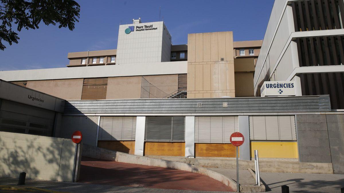Entrada a las Urgencias del Hospital Parc Taulí de Sabadell.