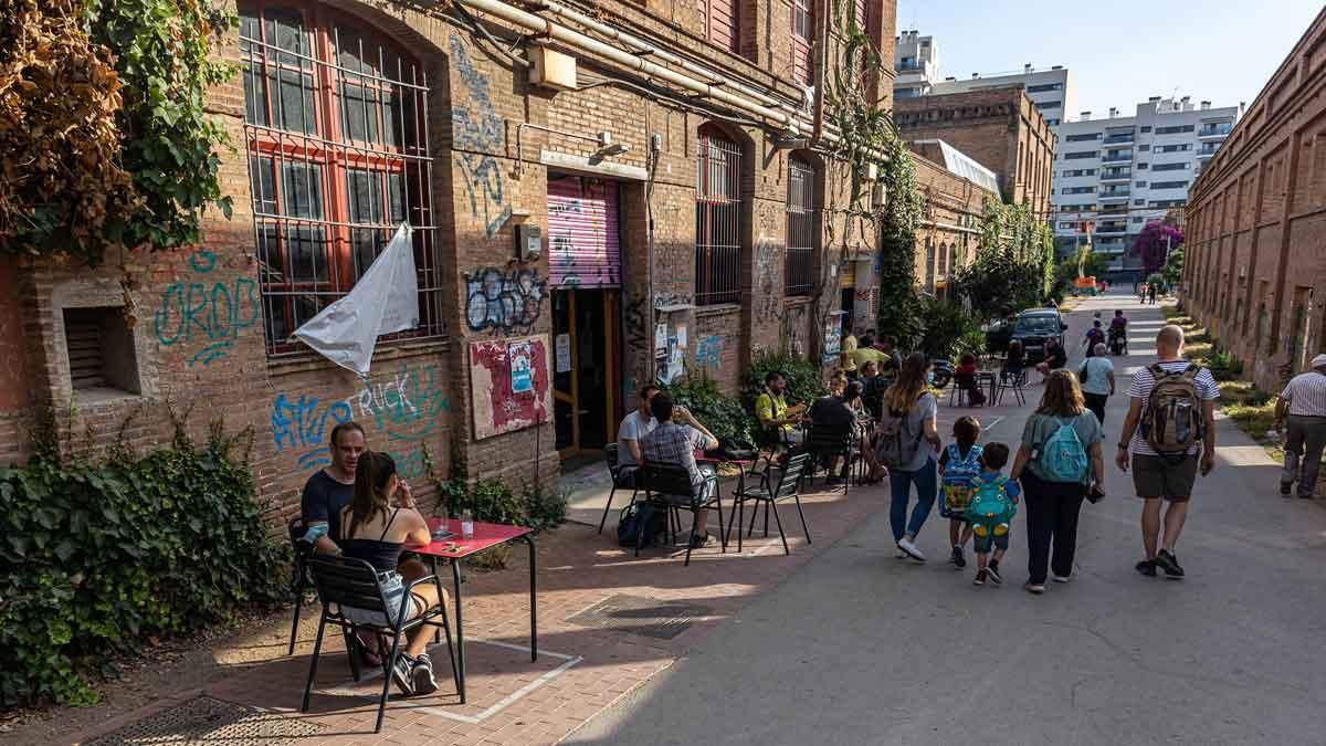 Ambiente en la calle 11 de juny, fecha en la que el vecindario ’tomó’ el recinto ahora hace 10 años. Ambiente en la calle 11 de juny, fecha en la que el vecindario ’tomó’ el recinto ahora hace 10 años.