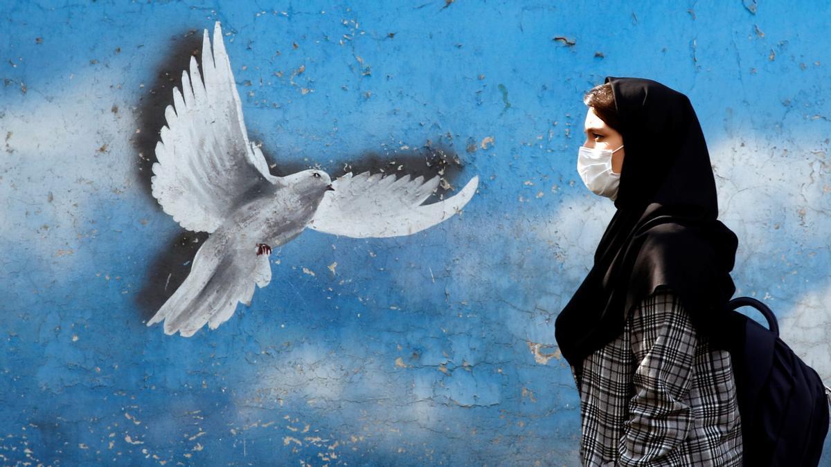 Una joven de Irán, en coma tras una paliza por no llevar el velo "correctamente”