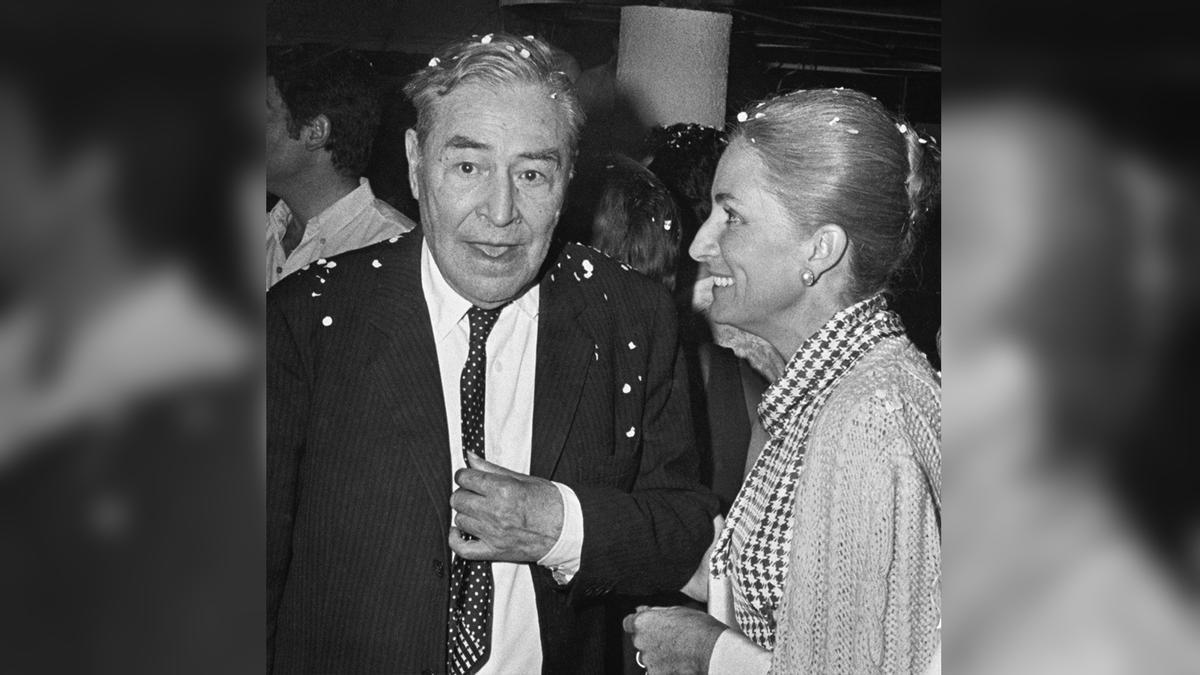 Josep Pla y Carmona Viñes Trueta, en el Hostal de la Gavina, a principios de la década de 1970.