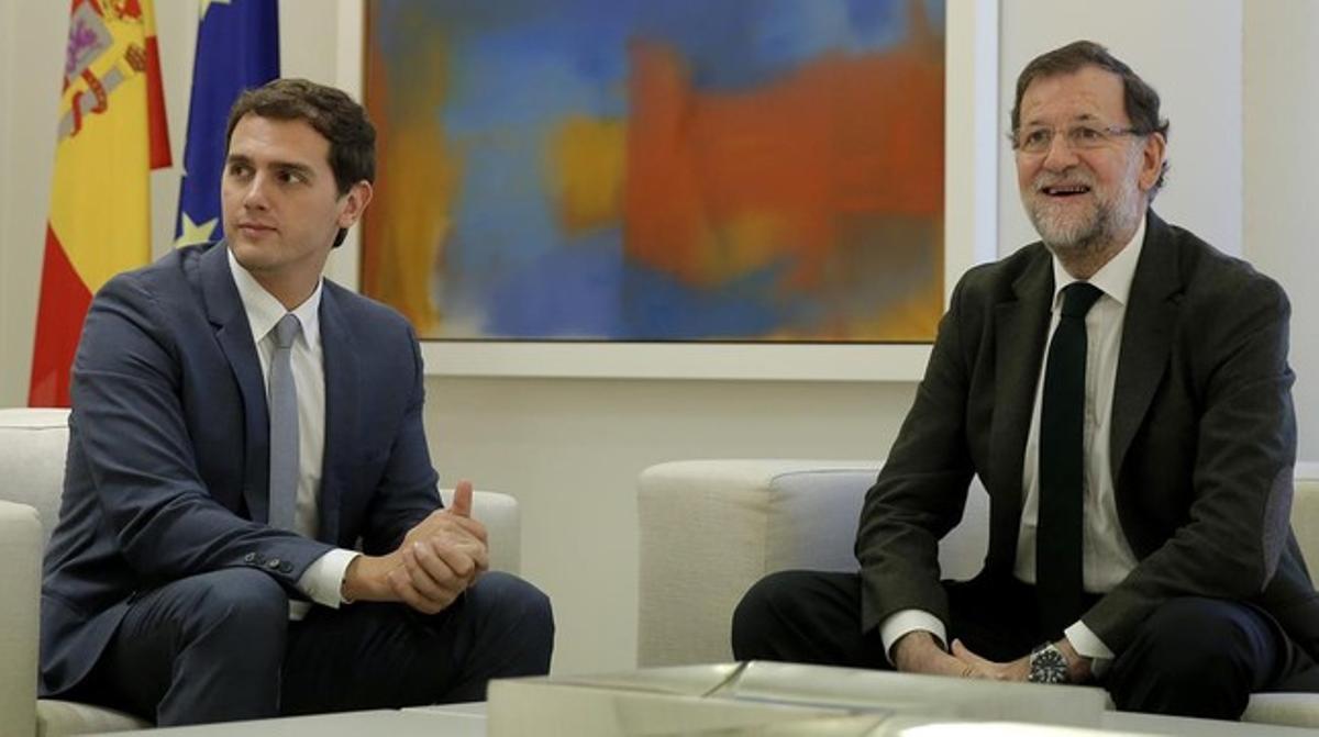 Mariano Rajoy, durante la reunión que mantuvo con Albert Rivera, de Ciudadanos, en el Palacio de la Moncloa.