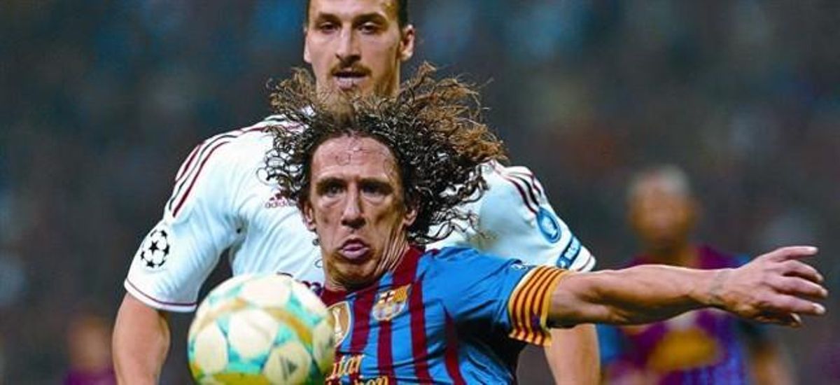 Puyol, que realizó otro gran partido, protege el balón ante el acoso de Ibrahimovic. Puyol, que realizó otro gran partido, protege el balón ante el acoso de Ibrahimovic.