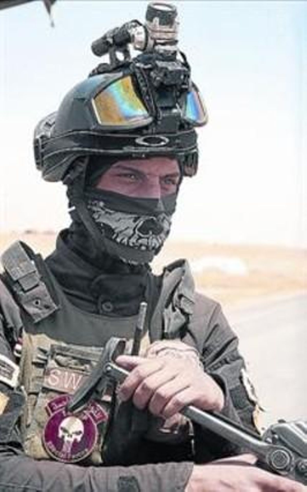 Un policía iraquí, cerca de Ramadi. Un policía iraquí, cerca de Ramadi.