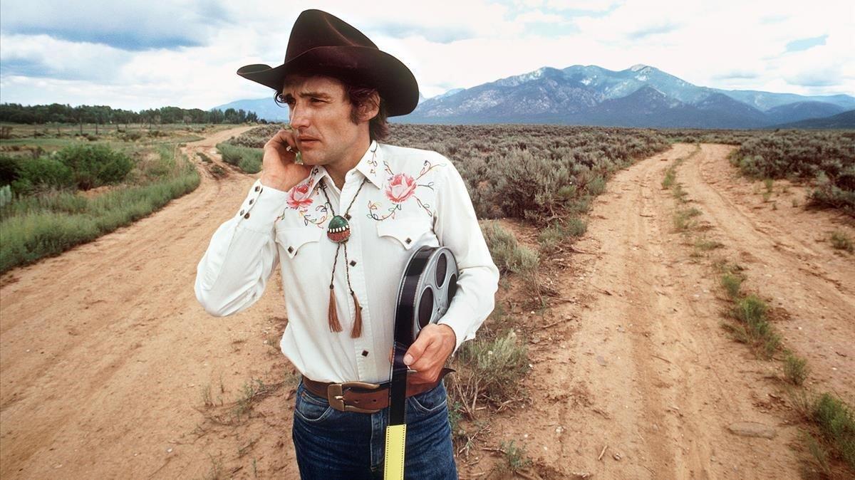 Dennis Hopper en Taos, Nuevo Méjico, donde se instaló para montar ’The last movie’. // DOUGLAS KIRKLAND
