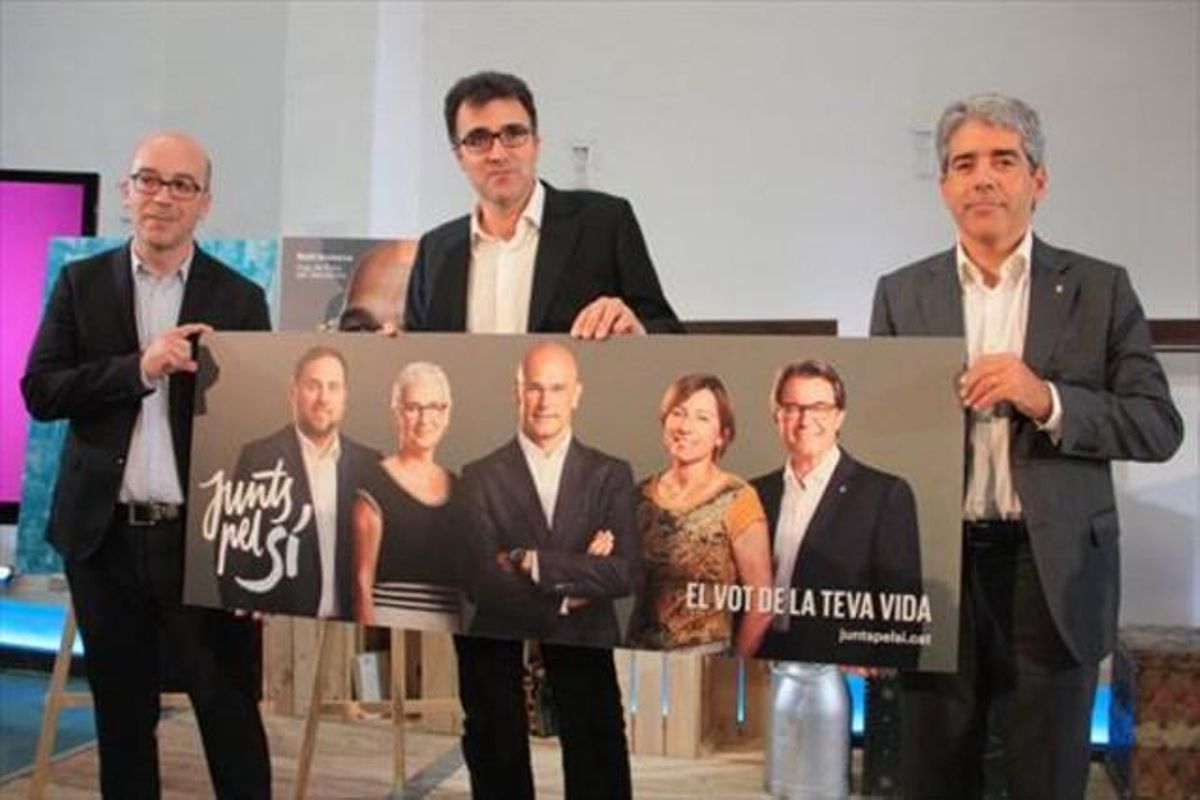 Oriol Soler, Lluís Salvadó (ERC) y Francesc Homs (CDC), directores de campaña de Junts pel Sí, ayer. Oriol Soler, Lluís Salvadó (ERC) y Francesc Homs (CDC), directores de campaña de Junts pel Sí, ayer.