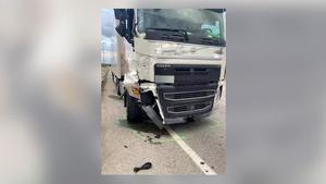 Imagen de la parte frontal del camión que ha provocado un accidente mortal en La Jonquera este fin de semana
