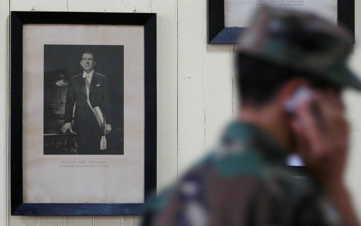 Foto del expresidente chileno Eduardo Frei Montalva en una escuela pública de Chile. REUTERS Rodrigo Garrido 