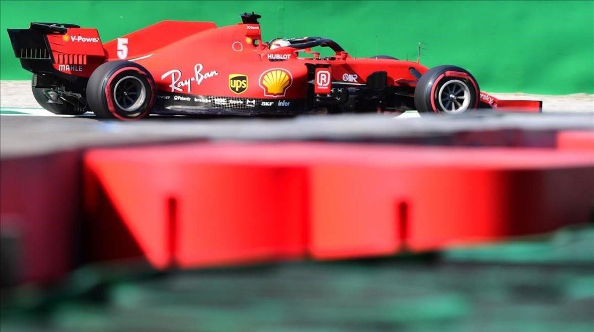 El alemán Sebastian Vettel y su Ferrari, hoy, en Monza. El alemán Sebastian Vettel y su Ferrari, hoy, en Monza.