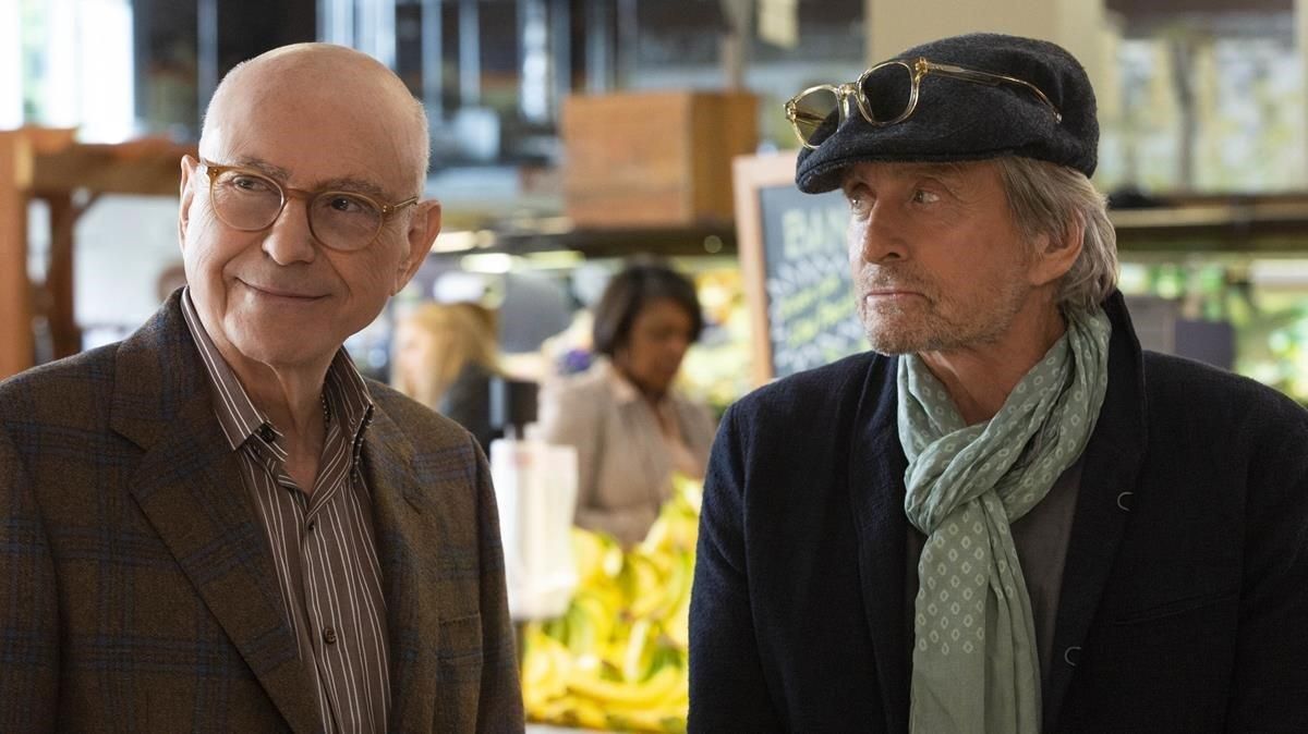 Alan Arkin y Michael Douglas frente al abismo de la senectud, en una delicia llamada ’El método Kominsky’. Alan Arkin y Michael Douglas frente al abismo de la senectud, en una delicia llamada ’El método Kominsky’.