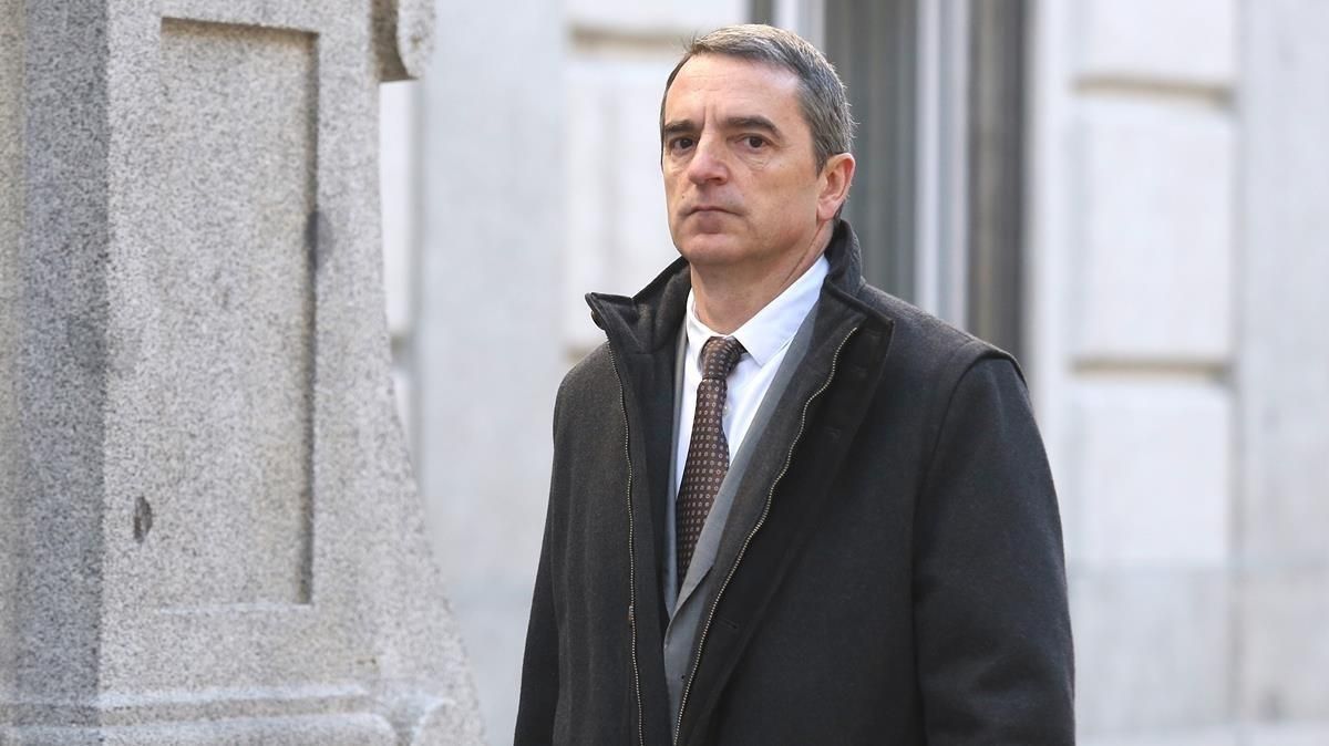 El jefe de la Comisaría Superior de Coordinación Central de los Mossos, Joan Carles Molinero, llega al Tribunal Supremo, este martes. El jefe de la Comisaría Superior de Coordinación Central de los Mossos, Joan Carles Molinero, llega al Tribunal Supremo, este martes.