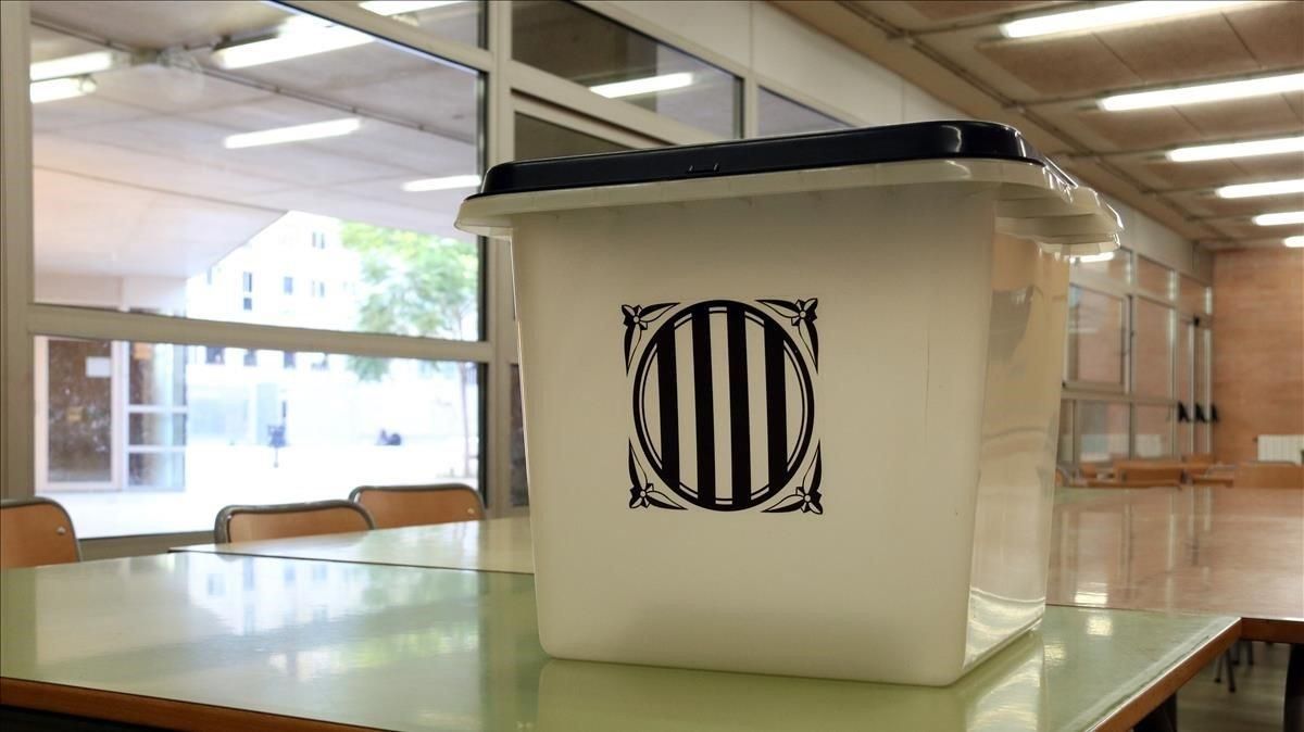 Una urna del 1-O en la Escola Mediterrània de Barcelona Una urna del 1-O en la Escola Mediterrània de Barcelona