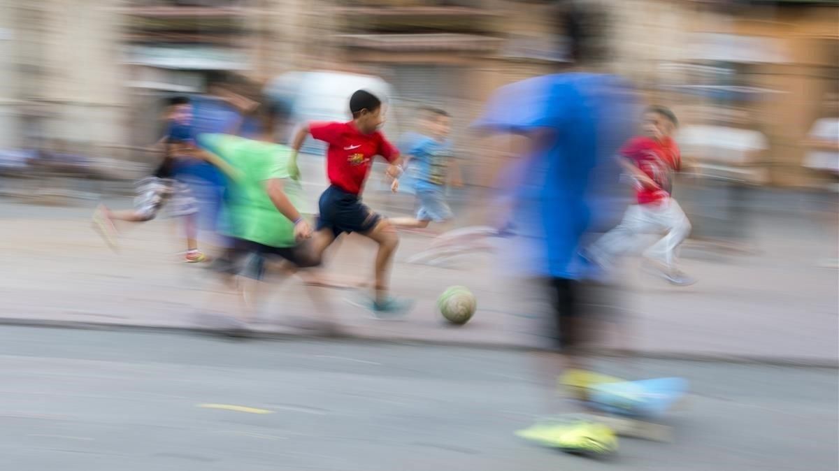 Niños jugando en la plaza de Navas, el verano pasado. Niños jugando en la plaza de Navas, el verano pasado.