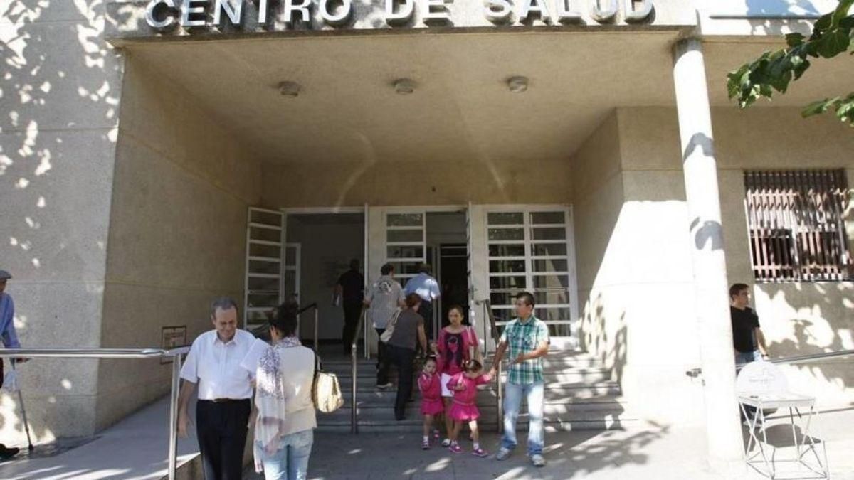 Un paciente da un puñetazo a un médico e intenta asfixiar a un técnico de emergencias que acudieron a su casa Un paciente da un puñetazo a un médico e intenta asfixiar a un técnico de emergencias que acudieron a su casa