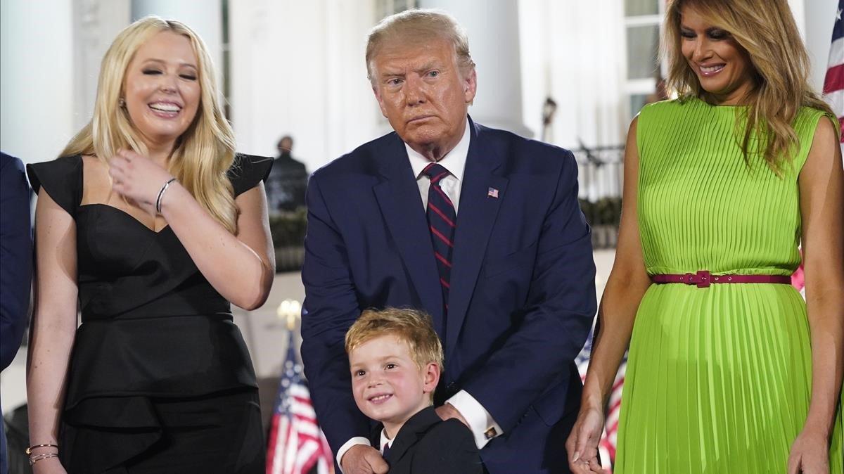El presidente Trump, junto a sus hijos y esposa, durante la convención nacional republicana.