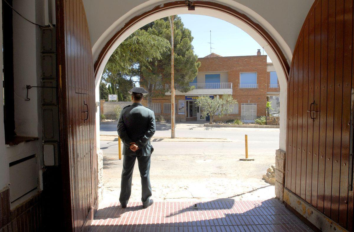 ’Okupes’ a la casa quarter: agents jubilats amb pis oficial que no fa fora ni la Guàrdia Civil