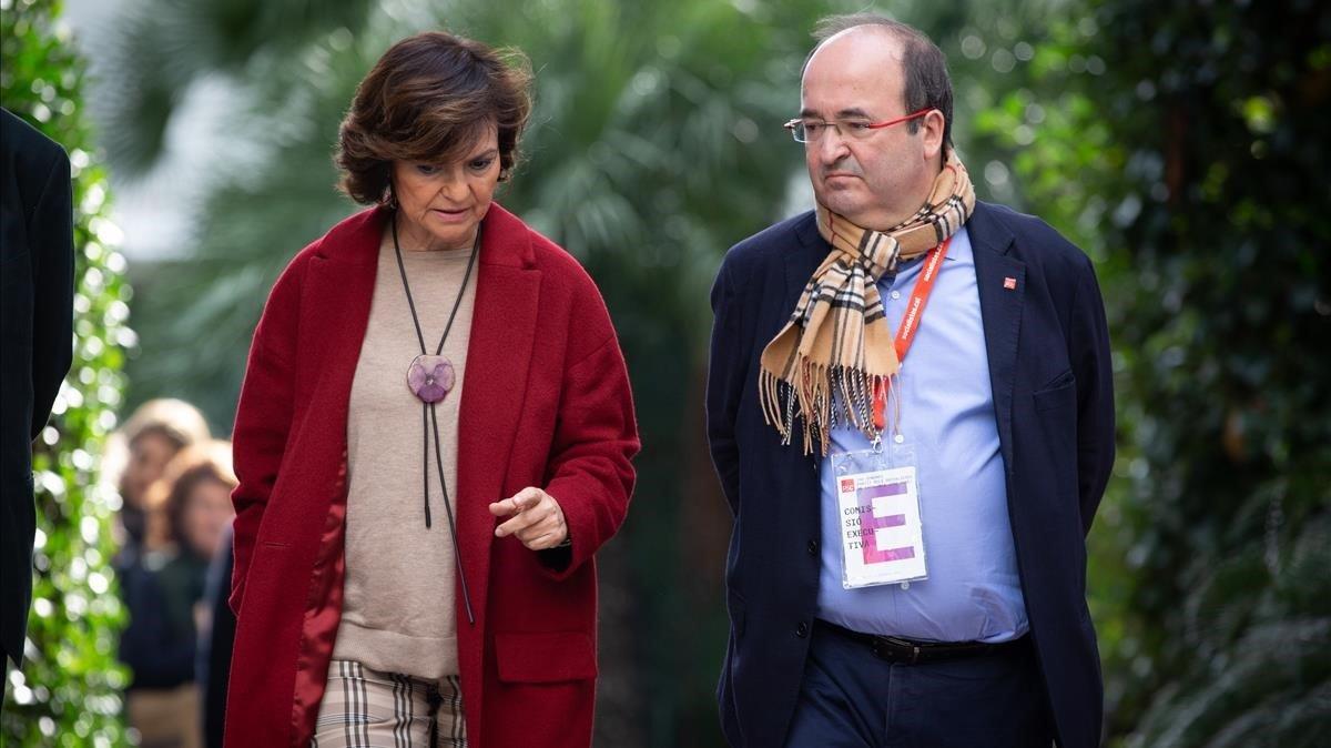 La vicepresidenta en funciones, Carmen Calvo, y el primer secretario del PSC, Miquel Iceta, en el congreso de los socialistas catalanes.