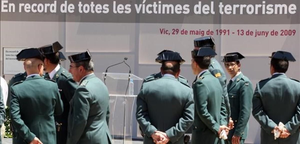 Acto de homenaje a las víctimas del atentado de ETA en la casa-cuartel de Vic. Acto de homenaje a las víctimas del atentado de ETA en la casa-cuartel de Vic.
