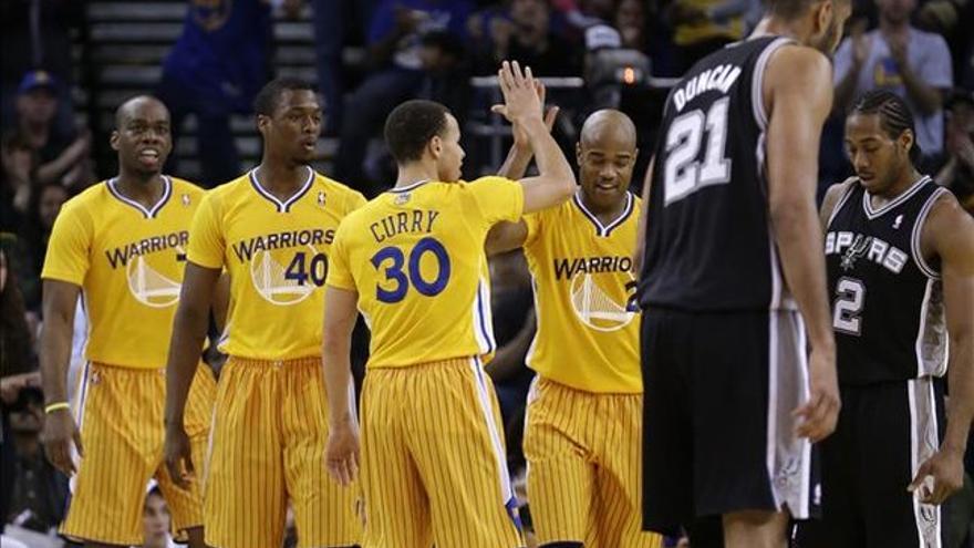 Los Warriors juegan con manga corta en la NBA