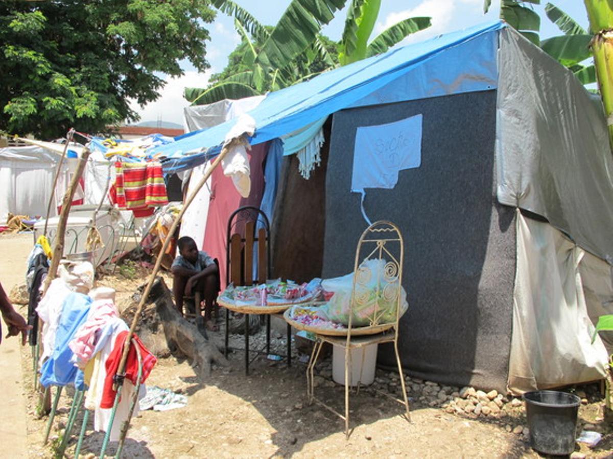 Una chabola en Haití, cinco meses después del terremoto.