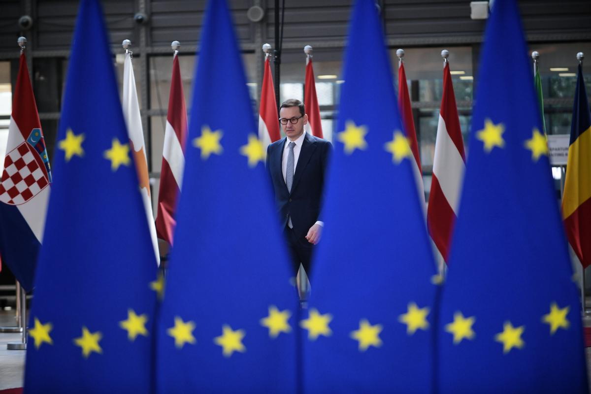 Bruselas cede ante el autoritarismo polaco