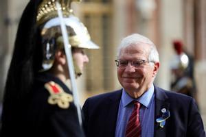 Borrell propone gastar 500 millones más de fondos de la UE para dar armas a Ucrania. En la foto, el jefe de la diplomacia de la UE, Josep Borrell, a su llegada a la cumbre de Versalles este viernes.