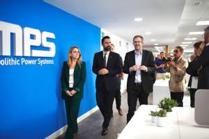 La ’consellera’ d’Economia, Natàlia Mas, y el ’conseller’ d’Empresa, Roger Torrent, en la visita del centro de MPS.