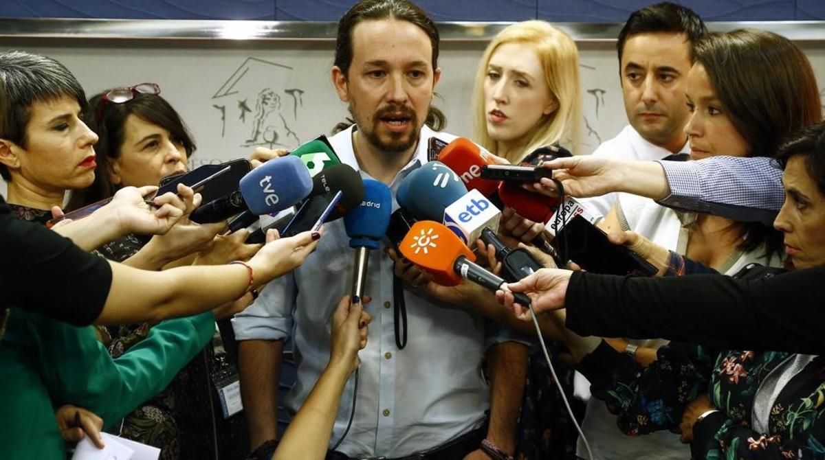 Pablo Iglesias defiende la actuación de Ramón Espinar en unas declaraciones desde el Congreso. Pablo Iglesias defiende la actuación de Ramón Espinar en unas declaraciones desde el Congreso.
