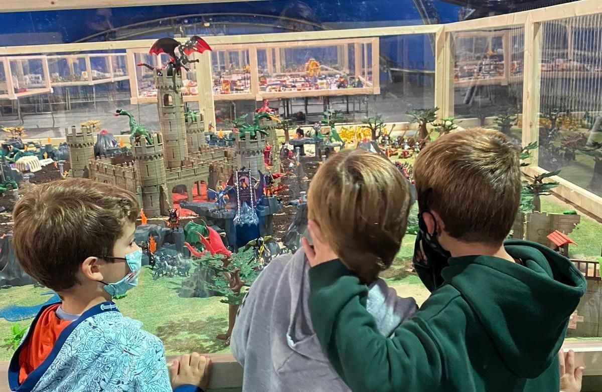 Los niños pueden disfrutar una experiencia divertida, pero también segura. Los niños pueden disfrutar una experiencia divertida, pero también segura.